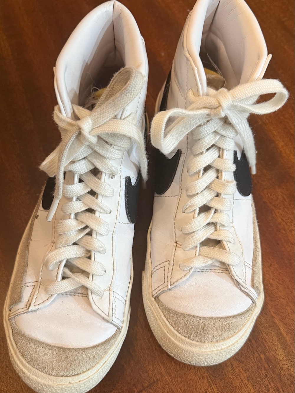 Nike Blazer Mid '77 Vintage sneakers in the iconic white and black size 6